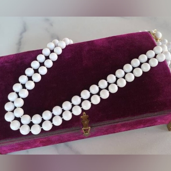 Jewelry - Vintage White Double Stranded Beaded Necklace